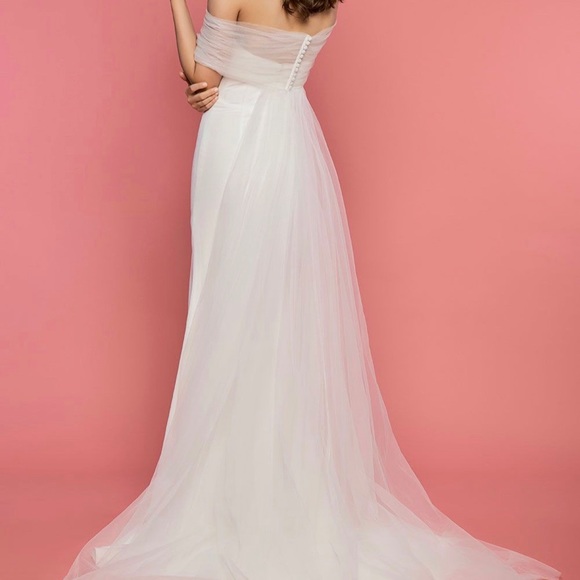 ‘Lennon’ Tulle Shoulder Wrap - Picture 2 of 6